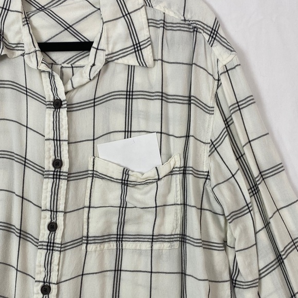 Reitmans Shirt Long Sleeve Button Up Black and White Check - Picture 2 of 8